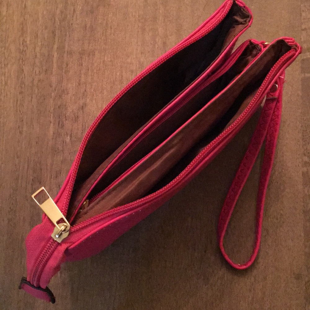 Pink faux leather wristlet - Picture 2 of 3